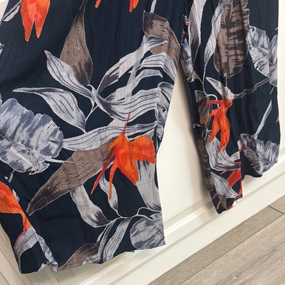 Patrons of Peace Women’s floral jumpsuit with pockets. Size S. NWT - Picture 4 of 7